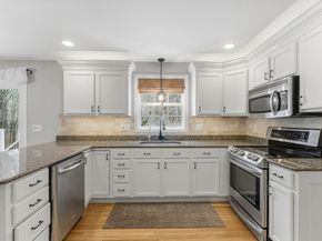 25 Stanphyl Rd, Uxbridge MA 01569
