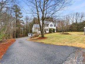 25 Stanphyl Rd, Uxbridge MA 01569