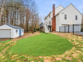 25 Stanphyl Rd, Uxbridge MA 01569