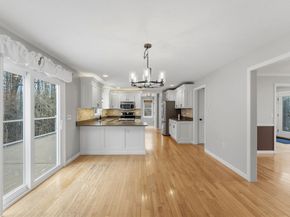 25 Stanphyl Rd, Uxbridge MA 01569