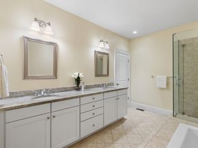 38 Courtyard Pl, Lexington MA 02420