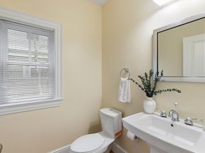 38 Courtyard Pl, Lexington MA 02420
