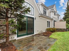 38 Courtyard Pl, Lexington MA 02420