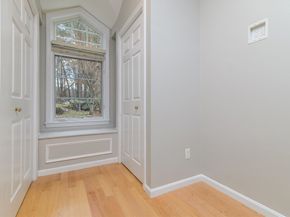 92 Mercury St, Weymouth MA 02188