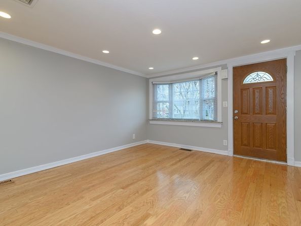 92 Mercury St, Weymouth MA 02188