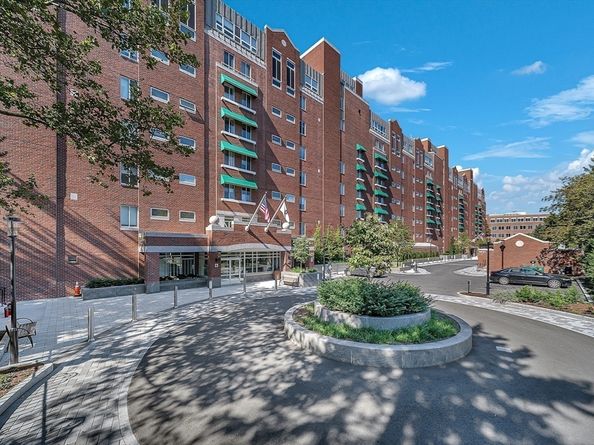 4 Canal Park PH8, Cambridge MA 02141