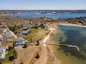 12 Groveland St, Wareham MA 02532
