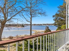 12 Groveland St, Wareham MA 02532