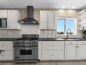 12 Groveland St, Wareham MA 02532