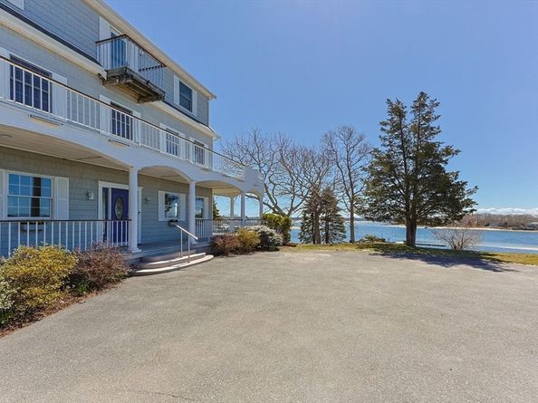 12 Groveland St, Wareham MA 02532