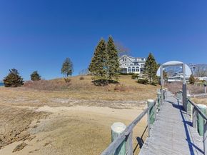 12 Groveland St, Wareham MA 02532