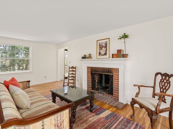 162 Western Ave, Sherborn MA 01770
