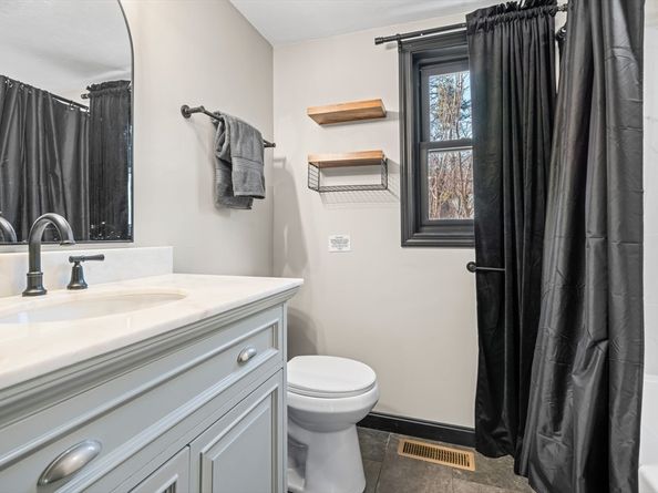 2-6 Stuart Rd, Sterling MA 01564