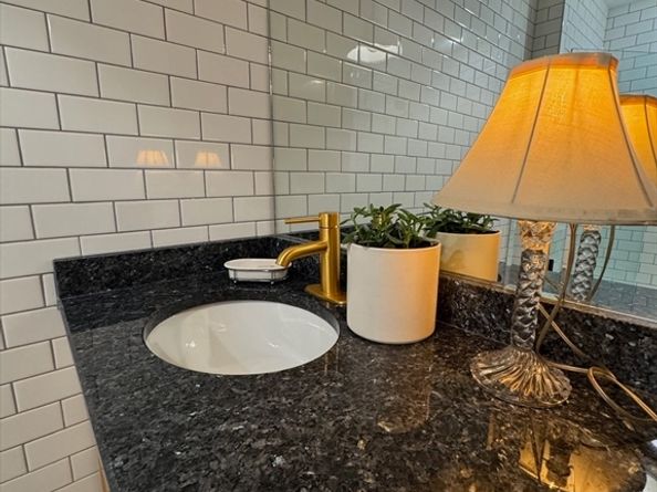 21 Wormwood St 218, Boston MA 02210