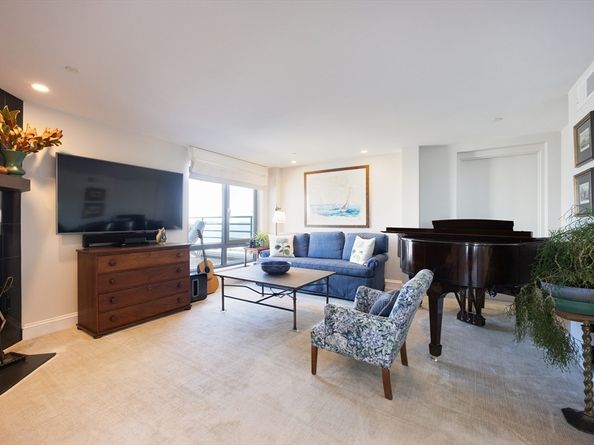 2001 Marina Dr 707, Quincy MA 02171