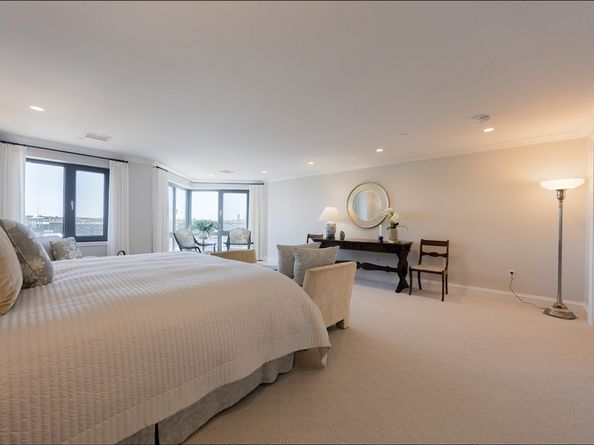 2001 Marina Dr 707, Quincy MA 02171