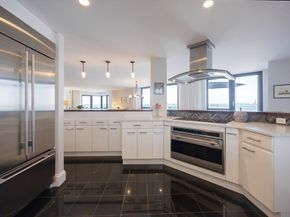 2001 Marina Dr 707, Quincy MA 02171
