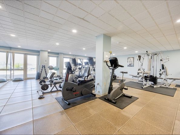 2001 Marina Dr 707, Quincy MA 02171