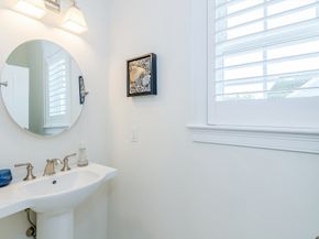20 Split Rock Ln, Mattapoisett MA 02739