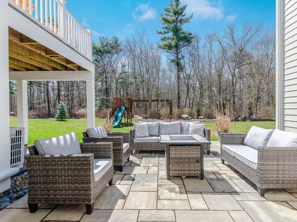20 Split Rock Ln, Mattapoisett MA 02739