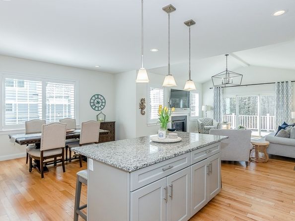 20 Split Rock Ln, Mattapoisett MA 02739