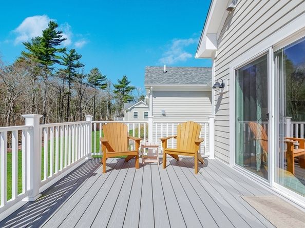 20 Split Rock Ln, Mattapoisett MA 02739