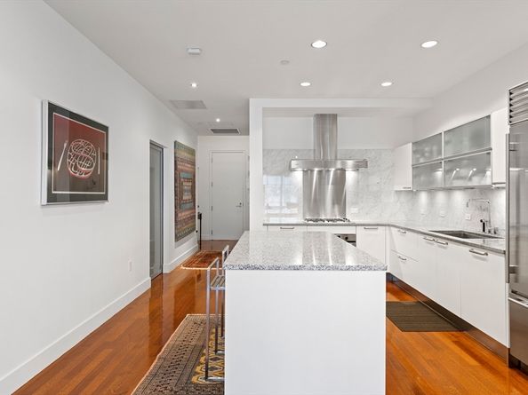 360 Newbury St 709/710, Boston MA 02115