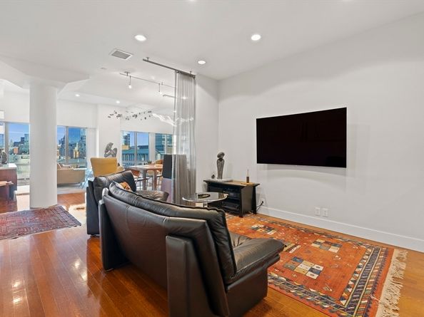 360 Newbury St 709/710, Boston MA 02115