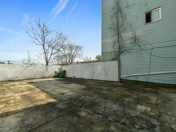 127 Beacon St, Chelsea MA 02150