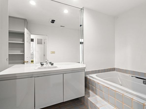227 Summit W207, Brookline MA 02446