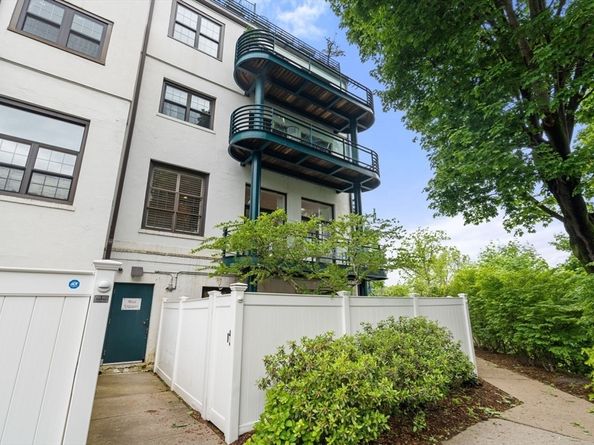 227 Summit W207, Brookline MA 02446