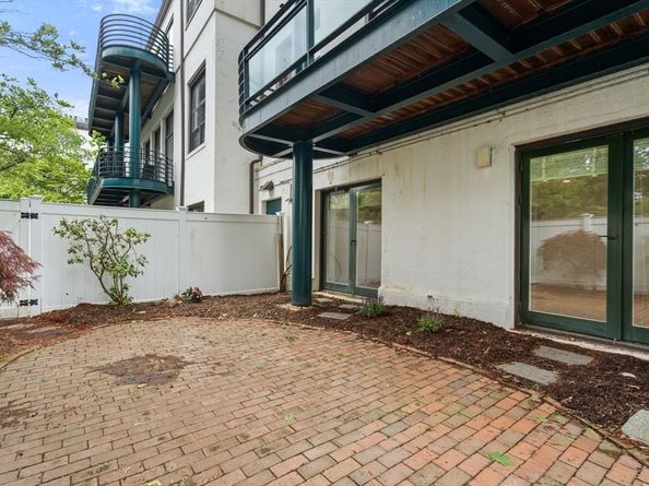 227 Summit W207, Brookline MA 02446