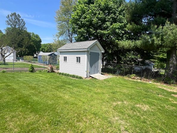 40 Flaggler Rd, Leominster MA 01453