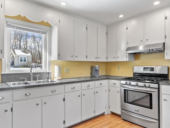 40 Flaggler Rd, Leominster MA 01453