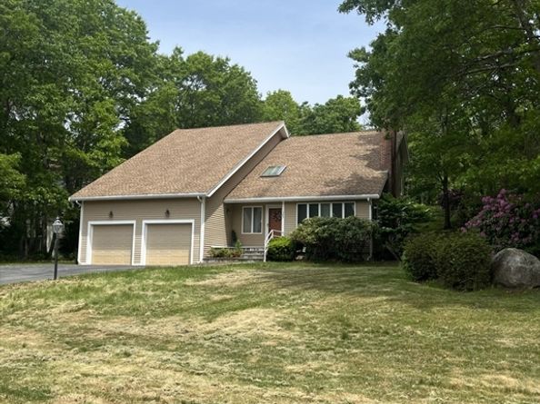 283 Palisades Circle, Stoughton MA 02072