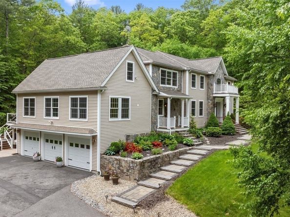 12 Breton Road, Upton MA 01568