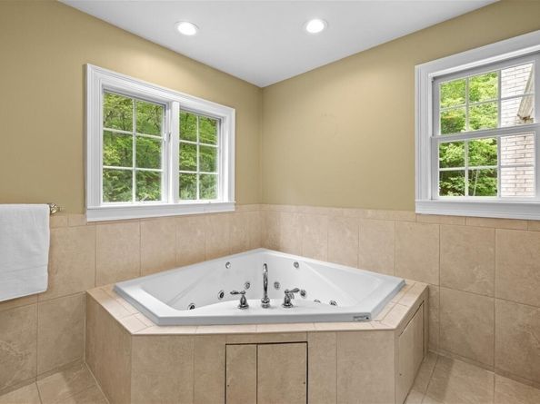 12 Breton Road, Upton MA 01568