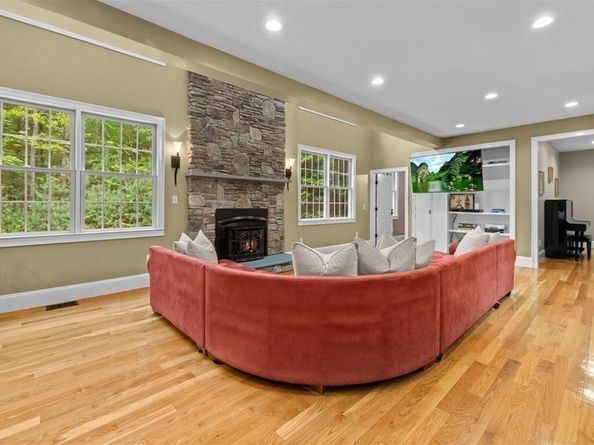 12 Breton Road, Upton MA 01568