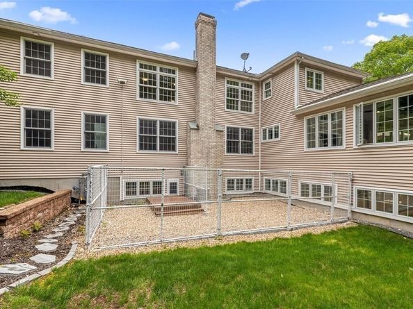 12 Breton Road, Upton MA 01568