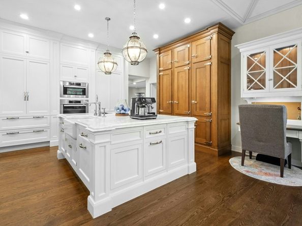 11 Scotch Pine Cir, Wellesley MA 02481
