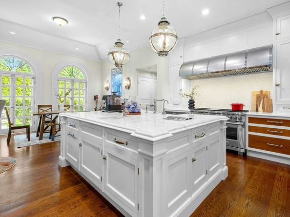 11 Scotch Pine Cir, Wellesley MA 02481
