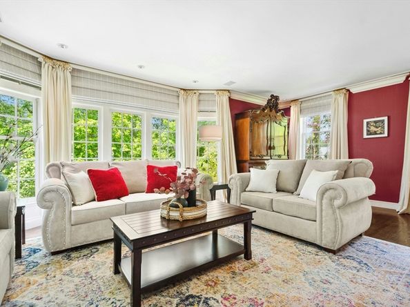 11 Scotch Pine Cir, Wellesley MA 02481