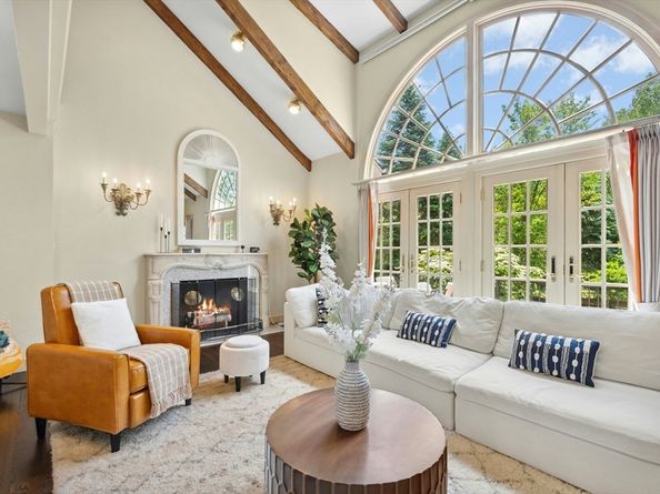 11 Scotch Pine Cir, Wellesley MA 02481