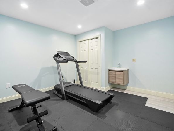 11 Scotch Pine Cir, Wellesley MA 02481