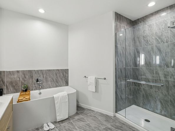 57 Quincy Shore Dr PH South, Quincy MA 02171