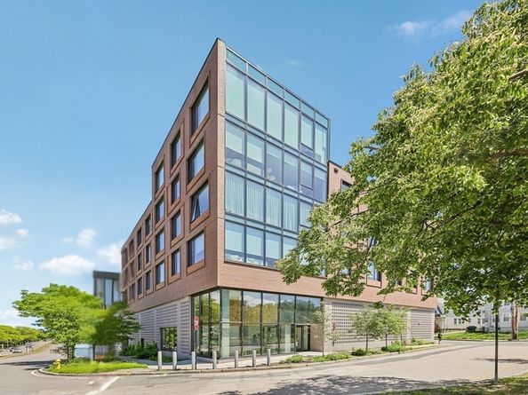 57 Quincy Shore Dr PH South, Quincy MA 02171
