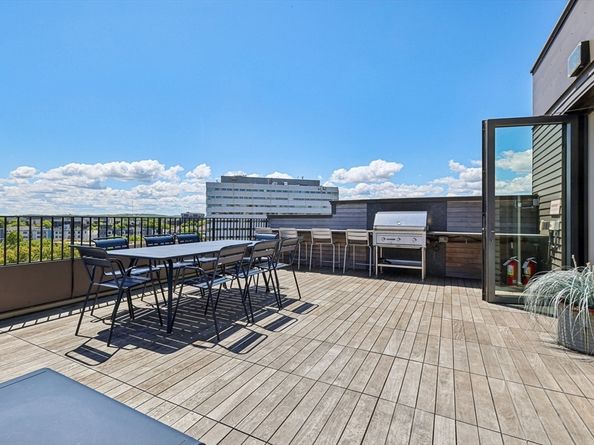 57 Quincy Shore Dr PH South, Quincy MA 02171