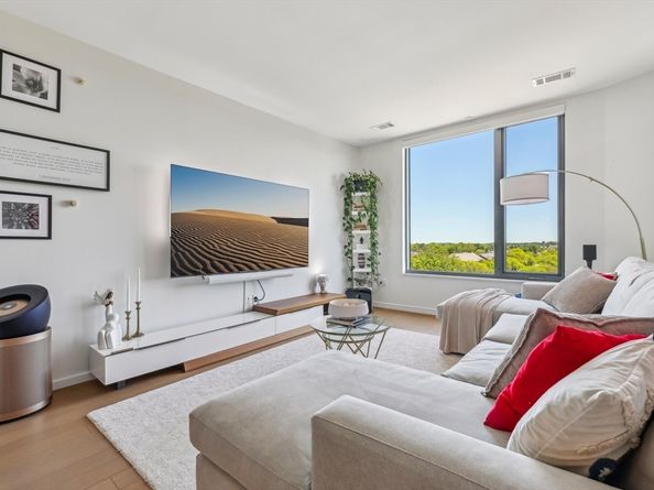 57 Quincy Shore Dr PH South, Quincy MA 02171