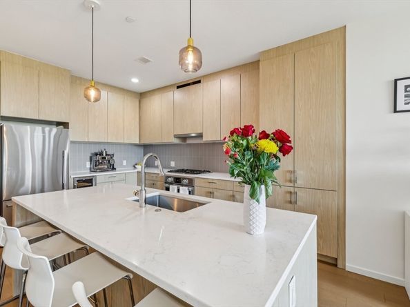 57 Quincy Shore Dr PH South, Quincy MA 02171