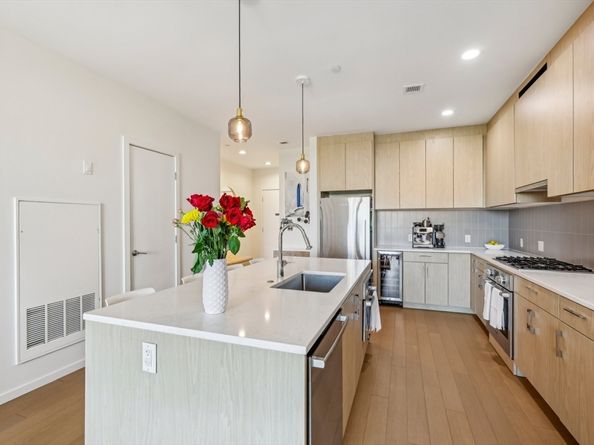 57 Quincy Shore Dr PH South, Quincy MA 02171
